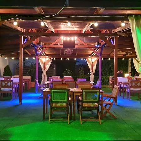 Garden Club - Hotel & Restaurant - Free Outdoor Pool & Parking-2